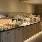 乌尔菲尼亚旅馆 3* 加尔盖伦
