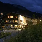 乌尔菲尼亚旅馆 招待所 3*