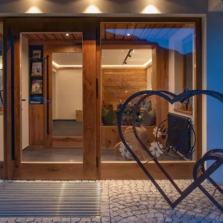Gasthof-pension Wulfenia ゲストハウス 3*