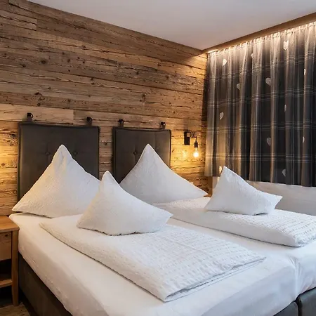 Gasthof-pension Wulfenia Guest house