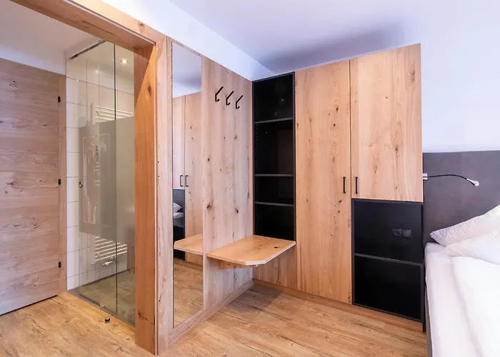 Gasthof-pension Wulfenia Guest house