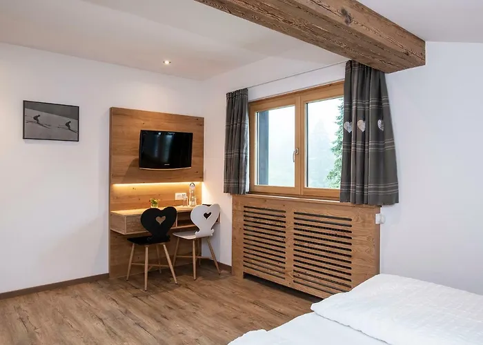 Gasthof-pension Wulfenia Guest house